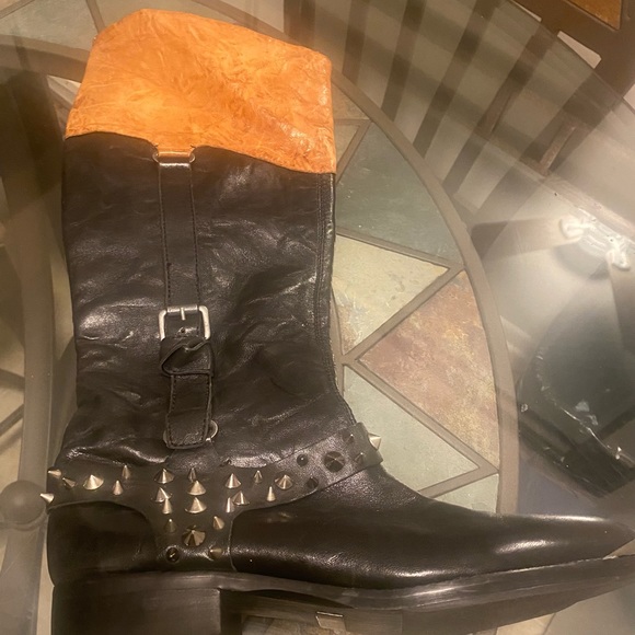 NEW STUNNING SAM EDELMAN Two Toned Studded black/burnished orange leather boots. - Picture 2 of 14